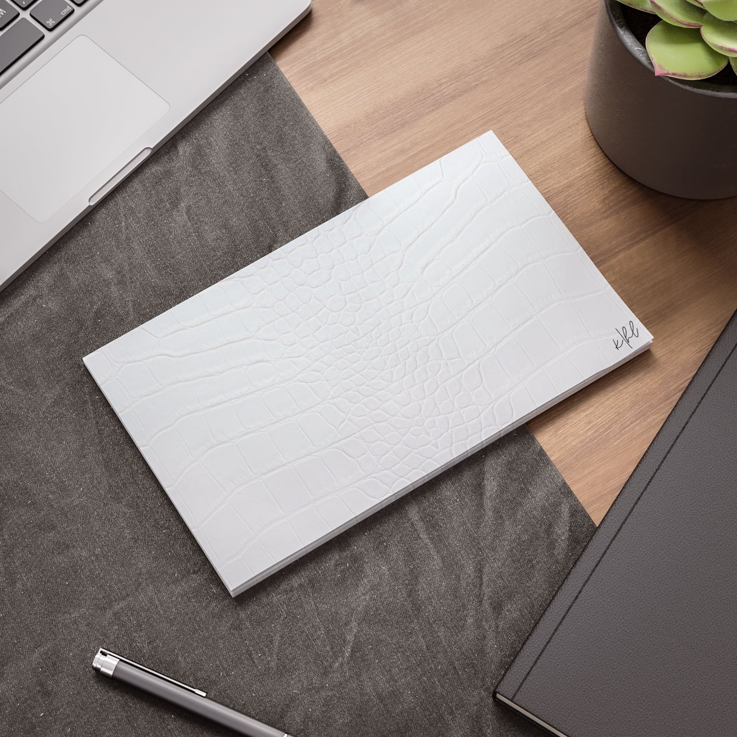 White Alligator Post-it® Note Pad | Luxe Faux Skin-Inspired Memo Pad