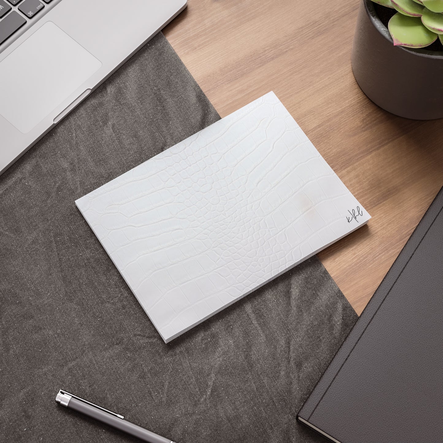 White Alligator Post-it® Note Pad | Luxe Faux Skin-Inspired Memo Pad