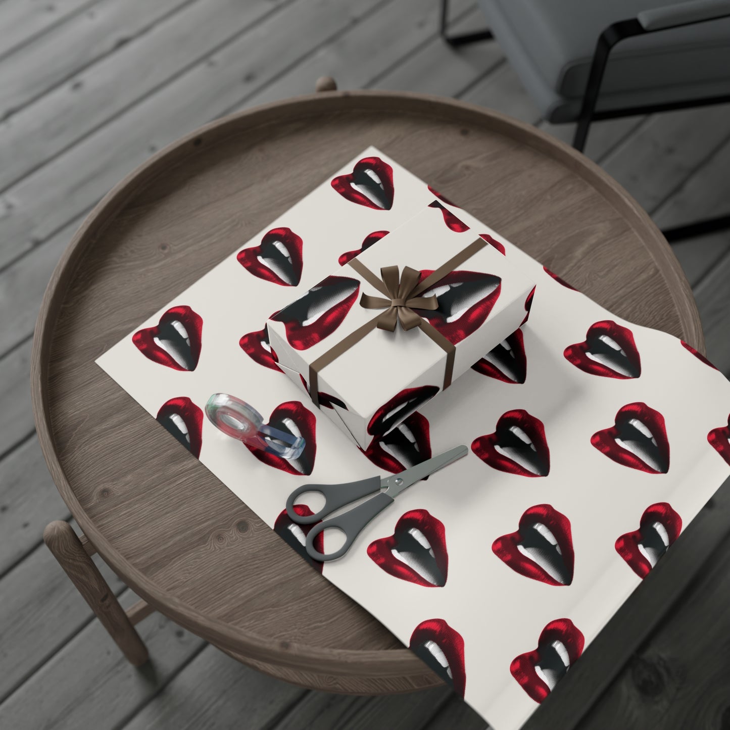 Vintage Red Lips Gift Wrapping Paper – Glossy Pop Art Mouths on Bone Color