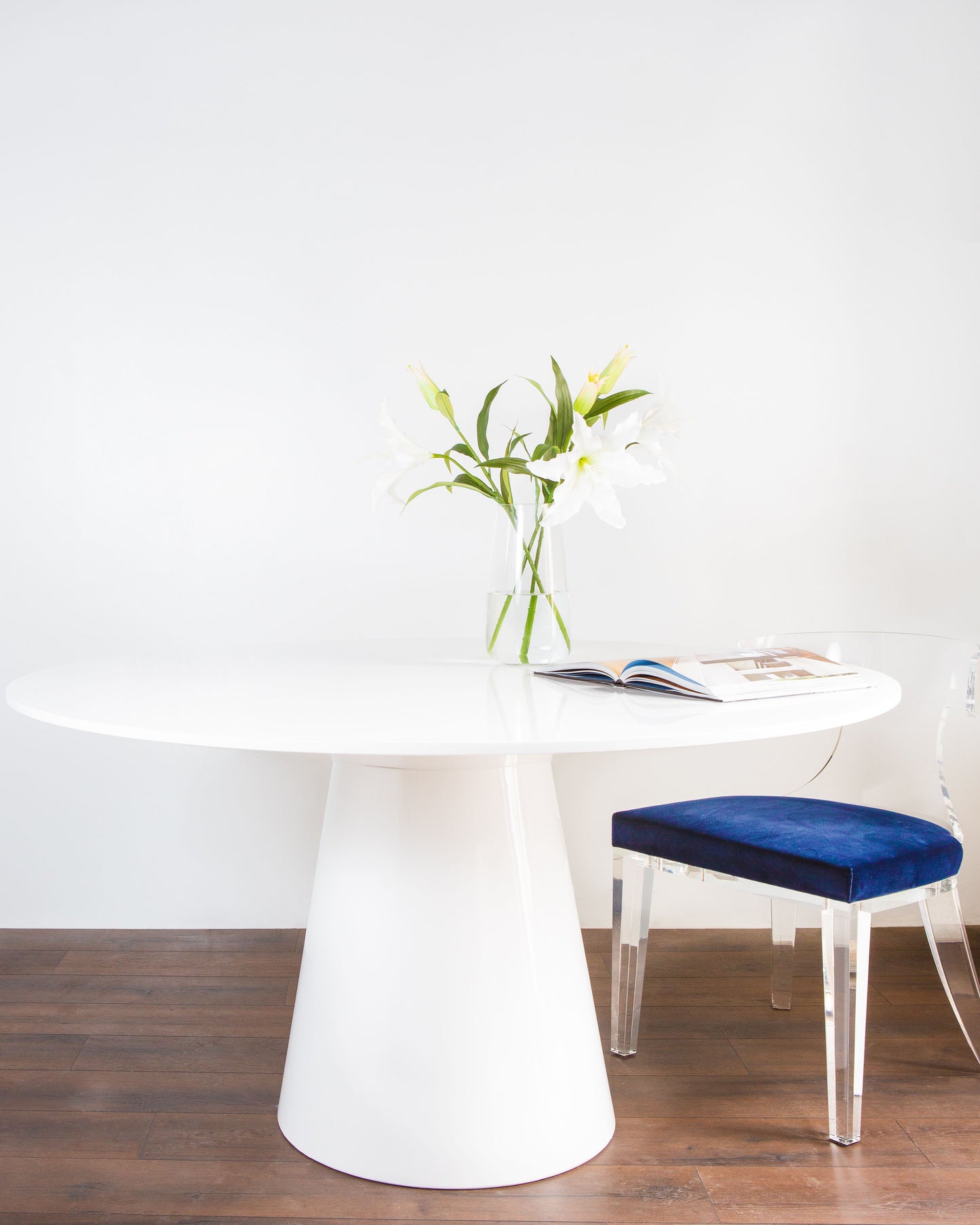 Hamilton Round Dining Table in White Lacquer