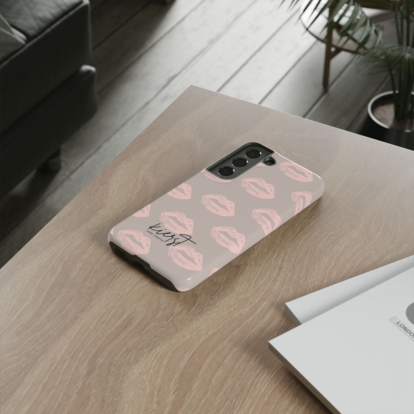 Pillow Talk–Inspired Lips on Oat Samsung Galaxy Case
